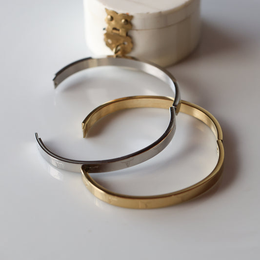 Signature Hinged Bangle